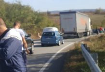 FOTO/VIDEO EXCLUSIV – Doi motocicliști s-au lovit de un TIR în apropiere de Dej. Intervine elicopterul SMURD (ACTUALIZARE)