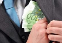 Agent de poliție de la Transporturi săltat de procurorii DNA pentru luare de mită și complicitate la trafic de influență