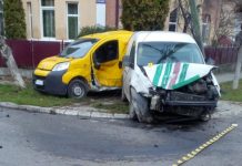 Accident cu două maşini în Dej! O persoană a fost grav rănită, alte două au scăpat cu răni uşoare (FOTO)