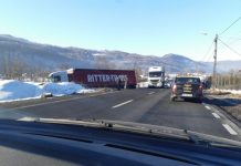 Accident în Bucea! O persoană a fost rănită după impactul dintre un autotren şi un autoturism (FOTO)