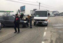 Accident cu două maşini la ieşire din Dej, lângă OMV (FOTO)