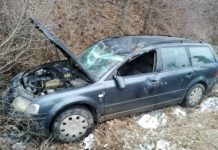 Accident în Dej! O maşină s-a răsturnat (FOTO)