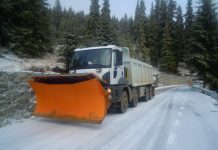 Peste 330 de tone de material antiderapant folosite în intervențiile pe drumurile județene
