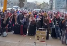 Scandal la Cluj-Napoca. Avioanele au fost oprite la sol. Sute de persoane care urmau să plece la muncă în Germania, blocaţi pe aeroport. Scandal și la Iași