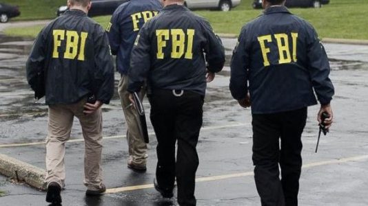 PERCHEZIȚII: Clujean arestat cu ajutorul FBI după ce ar fi întreținut relații sexuale cu fiul lui minor