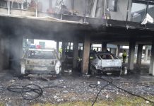 Incendiu într-un bloc din Sânnicoara! Două maşini au fost distruse de flăcări
