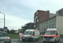 Accident în centrul Clujului! O asistentă medicală a fost rănită după impactul dintre o ambulanţa şi un autoturism (FOTO)