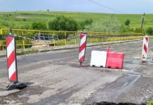 Inundaţii în Călăţele! Podul din Călata a fost parţial rupt (FOTO)