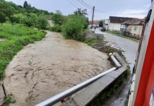 Intervenţii ale pompierilor din Dej în urma ploilor de ieri (FOTO)