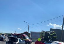 Accident cu două victime în Jucu! O maşină s-a răsturnat pe şosea (FOTO)