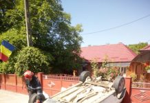 Accident în Fundătura! Un bărbat de 71 de ani s-a răsturnat cu maşina (FOTO)