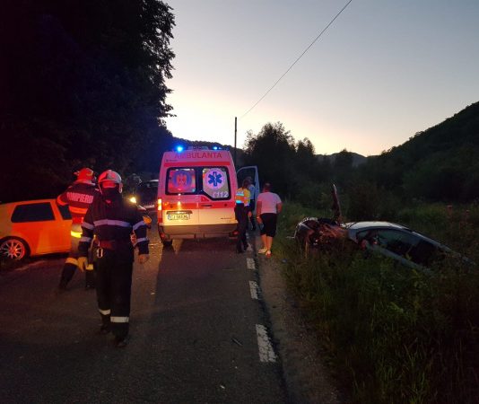 Accident în Măgoaja! Două persoane au fost rănite (ACTUALIZARE FOTO)