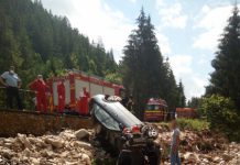 Accident în Călățele! Un şofer s-a răsturnat cu maşina în albia unui pârâu (FOTO)