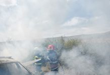 FOTO | Maşină distrusă de flăcări între localitățile Gădălin și Vișea