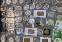 Monede şi lingouri descoperite ascunse în bagajele unui român pe aeroportul din Cluj (FOTO)