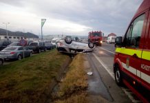 Accident între Gilău și Florești! O mașină s-a răsturnat pe șosea (FOTO)