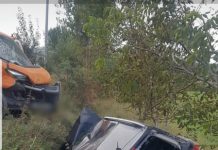 Accident cu două victime în Tureni! O maşină a ajuns în şanţ (FOTO)