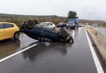 Accident în apropiere de Vâlcele! Un şofer s-a răsturnat cu maşina (FOTO)