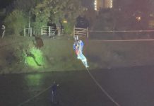 Tânăr de 30 de ani salvat de pompieri! A rămas agățat de un cablu deasupra Someșului (VIDEO/FOTO)