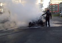 Două maşini au fost cuprinse de flăcări pe strada Bună Ziua din Cluj-Napoca (FOTO)