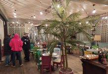 120 de persoane într-un bar din Cluj-Napoca! Poliţiştii au evacuat sala şi l-au amendat pe proprietar (FOTO)