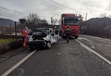 Accident în Căpuşu Mare provocat de un şofer de 82 de ani! Două persoane au ajuns la spital (FOTO)