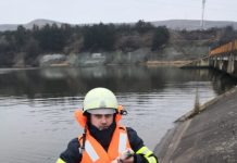 Intervenţie inedită a pompierilor clujeni! Au salvat o lebădă de pe un lac (FOTO)