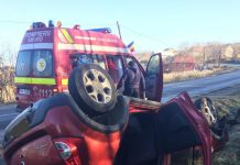 Accident în Zorenii de Vale! O femeie a ajuns la spital după ce maşina în care se afla s-a răsturnat (FOTO)