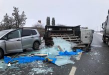 Accident în Apahida! Două maşini avariate şi o autoutilitară răsturnată (FOTO)