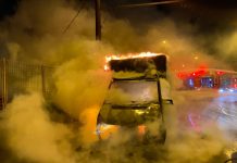 Încă o maşină distrusă de un incendiu în Cluj! Şoferul a reuşit să se salveze (FOTO)