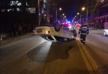 Accident în Cluj-Napoca cu două maşini: una s-a răsturnat pe plafon (FOTO)