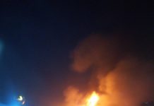 Autoutilitară distrusă de un incendiu între Mănăstirea și Nireș (FOTO)