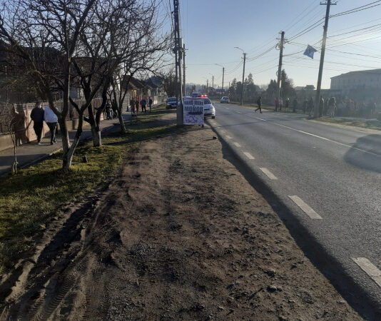 Accident în Gherla provocat de un tânăr din Mica! Un copil de 4 ani a fost lovit de mașină (FOTO)