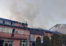 Incendiu la o pensiune din Gherla! Flăcările au fost stinse după câteva ore (FOTO/VIDEO)