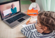 Filme porno în timpul orelor online la liceul „Romulus Ladea” din Cluj-Napoca! Părinţii au facut plângere la DIICOT