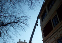 Grav accident de muncă! Doi bărbaţi au căzut de pe clădirea Facultății de Geografie din Cluj-Napoca