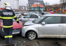 Trei maşini implicate într-un accident pe Calea Baciului din Cluj! Doi oameni au ajuns la spital (FOTO)