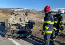Accident în Vâlcele! Patru victime după ce o maşină s-a răsturnat (FOTO)