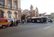 Accident în centrul Clujului între o maşină şi un autobuz: 6 persoane rănite (FOTO)