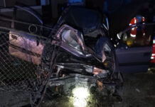 Accident pe DN1C în Iclod! Un bărbat a fost rănit după ce a rupt cu maşina un stâlp şi gardul unei casei (FOTO)