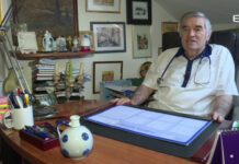 Un medic din Cluj, de 72 de ani, aflat în scaun cu rotile, erou pentru zeci de bătrâni