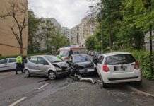 Accident cu trei maşini în Cluj-Napoca! O şoferiţă de 24 de ani a fost rănită (FOTO)