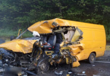 Grav accident pe DN1 Cluj – Oradea! Bărbat rănit după impactul dintre un TIR şi o dubă (FOTO)