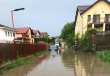Inundaţii în Cluj-Napoca! Mai multe curţi şi locuinţe au fost afectate (FOTO)