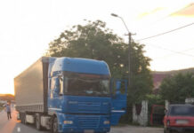 Accident în Câţcău! Impact între un TIR şi o maşină (FOTO)