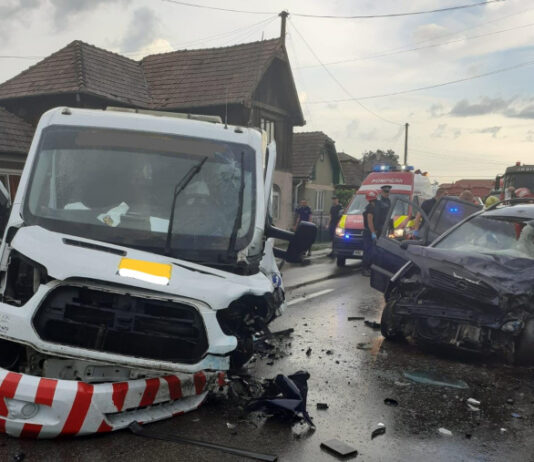 Grav accident în Luncani! Mai multe persoane au fost rănite (FOTO)