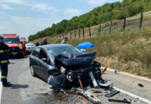 Două persoane rănite într-un accident în Apahida! Au fost implicate două autoturisme şi un autocamion (FOTO)