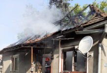 Explozie urmată de un incendiu la o casă din Corneşti! Un bătrân a ajuns la spital (FOTO)
