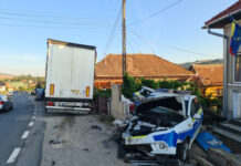 Accident în Sânmihaiu Almașului! Maşini de poliţie şi jandarmerie distruse de un TIR (FOTO)