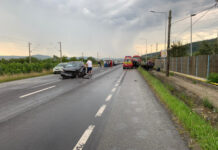 Accident cu trei maşini la ieşire din Dej! Două persoane au fost rănite (FOTO)